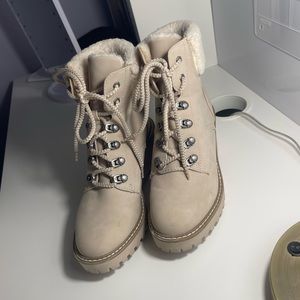 Womens winter boots size 7.5